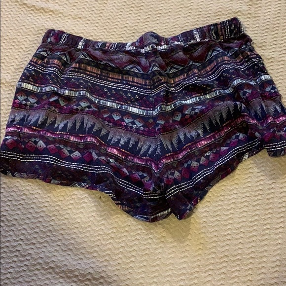 Aeropostale funky pattern shorts - Picture 2 of 3